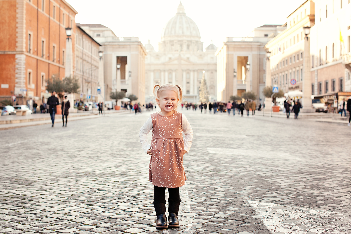 Vatican photo shoot | Take back beautiful memories from your vacation in Rome | family photographer in rome | things to do in Rome, creative travel ideas, vacation packages, personal vacation photographer, rome photographer