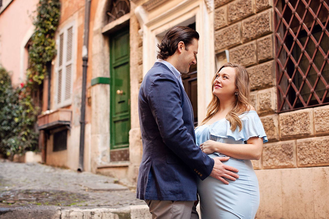 Maternity photoshoot in Rome, Italy by photographer Tricia Anne Photography | Rome Photographer, photoshoot rome, Rome babymoon photoshoot, maternity photo shoot, Colosseum Photoshoot